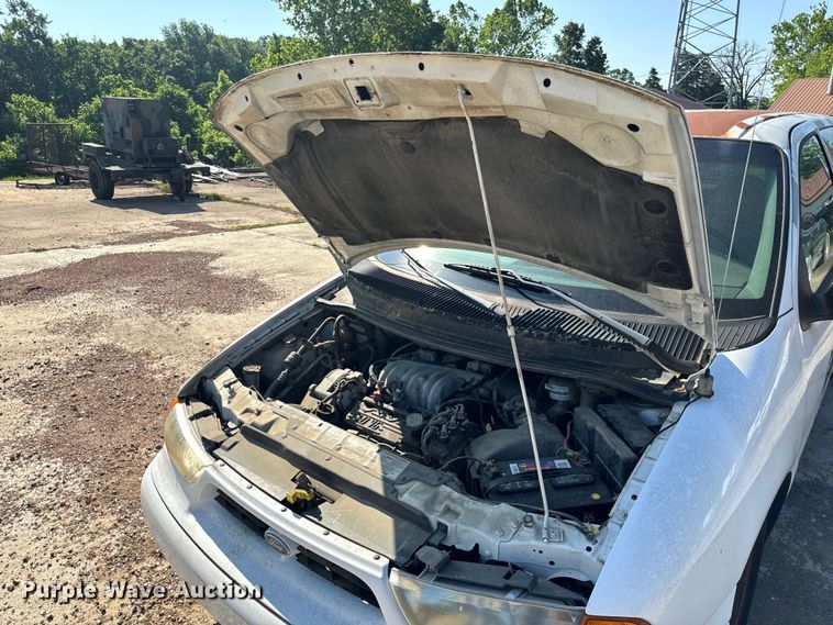 image for item EH6827 1998 Ford Windstar van