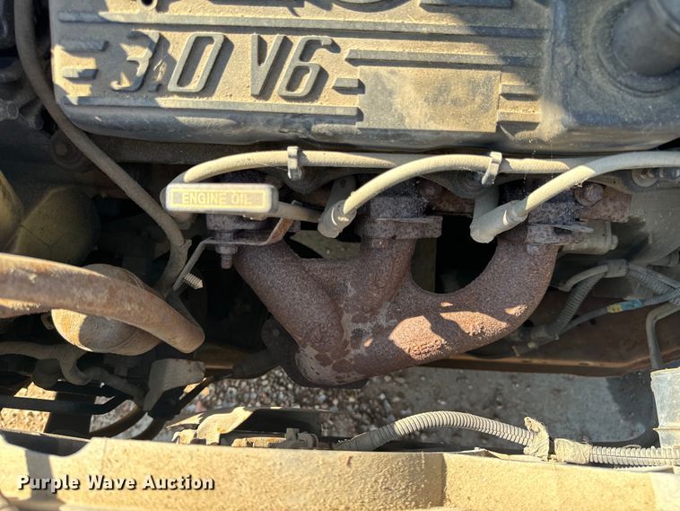 image for item EH6827 1998 Ford Windstar van