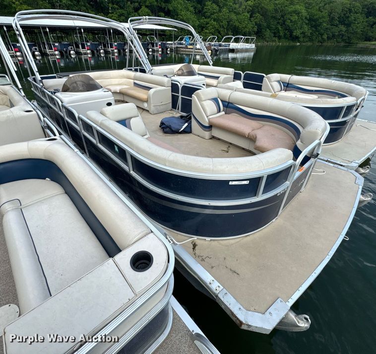 image for item EH6835 2011 Forest River 424CR LSR pontoon boat