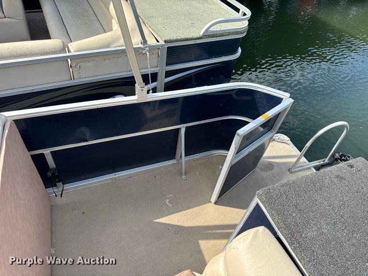 image for item EH6835 2011 Forest River 424CR LSR pontoon boat