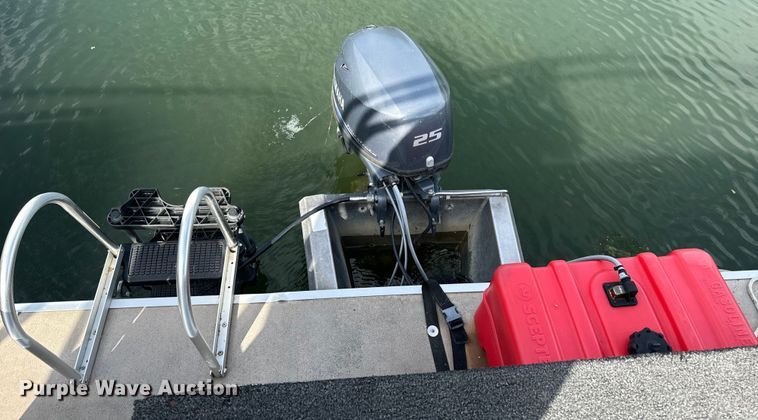 image for item EH6835 2011 Forest River 424CR LSR pontoon boat