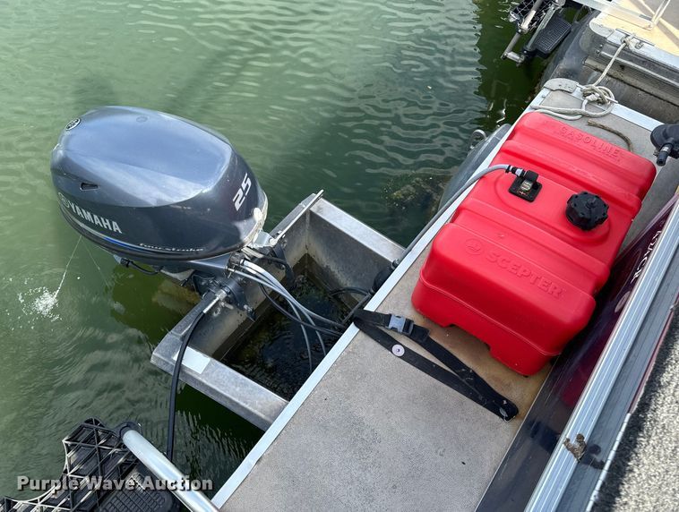 image for item EH6835 2011 Forest River 424CR LSR pontoon boat