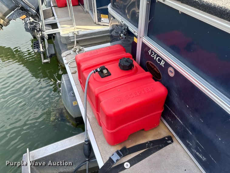 image for item EH6835 2011 Forest River 424CR LSR pontoon boat