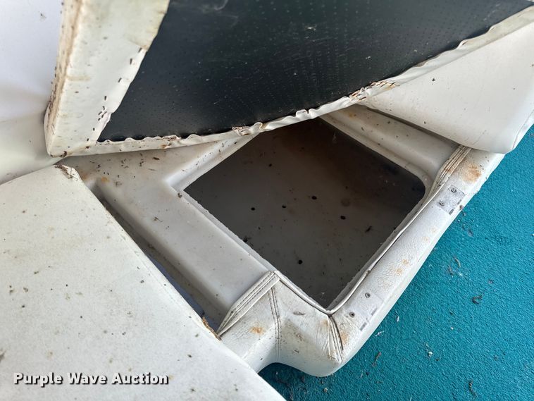 image for item EH6840 2003 Playcraft pontoon boat