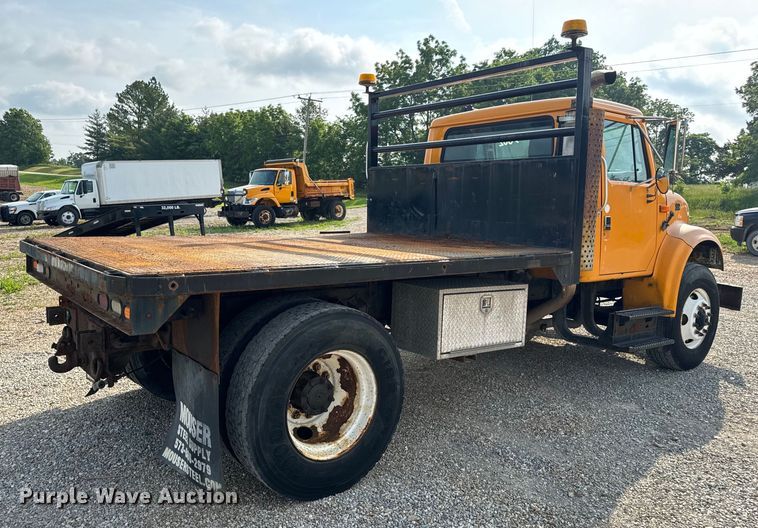 image for item EH6844 2002 International  4900 flatbed truck