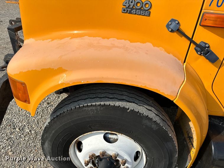 image for item EH6844 2002 International  4900 flatbed truck