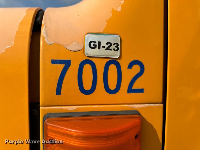 image for item EH6844 2002 International  4900 flatbed truck