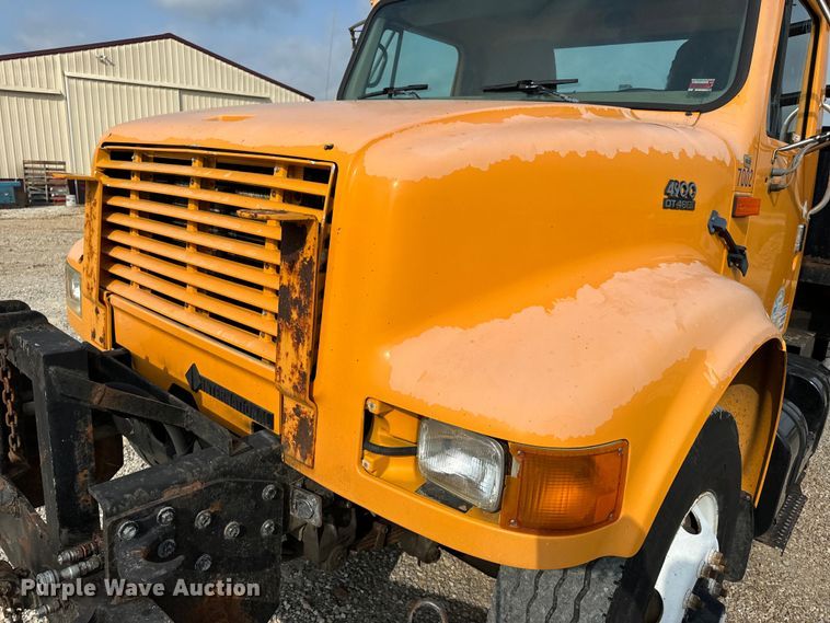 image for item EH6844 2002 International  4900 flatbed truck