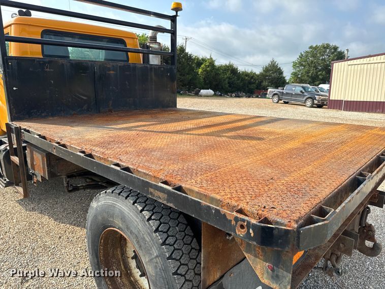 image for item EH6844 2002 International  4900 flatbed truck