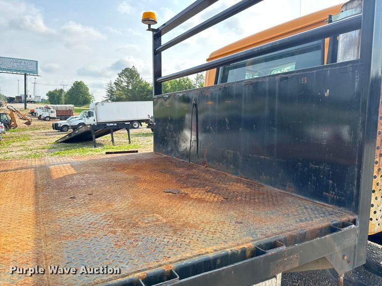 image for item EH6844 2002 International  4900 flatbed truck