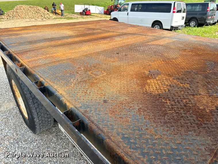 image for item EH6844 2002 International  4900 flatbed truck