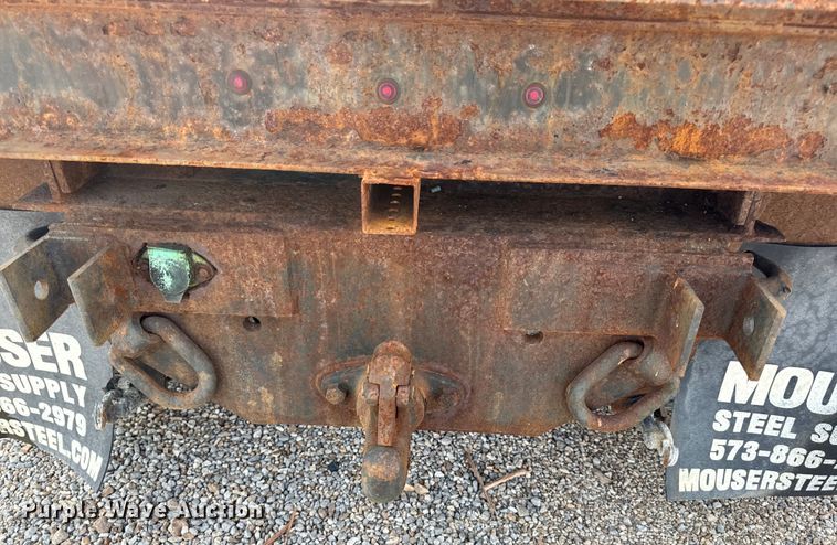 image for item EH6844 2002 International  4900 flatbed truck