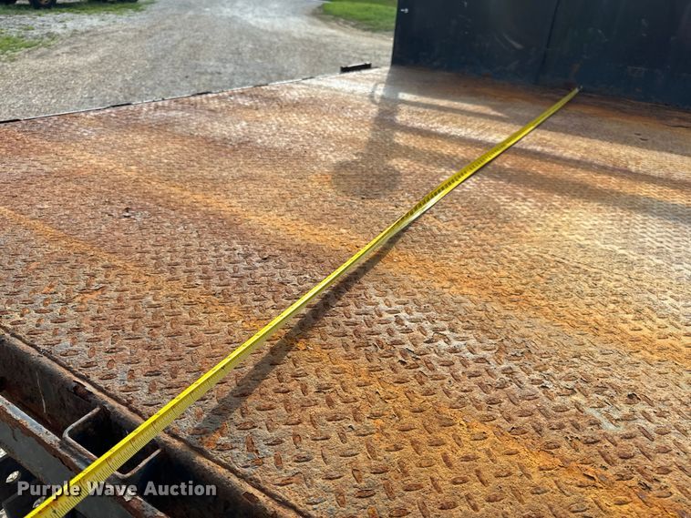 image for item EH6844 2002 International  4900 flatbed truck