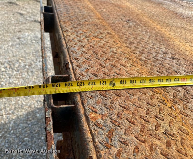 image for item EH6844 2002 International  4900 flatbed truck