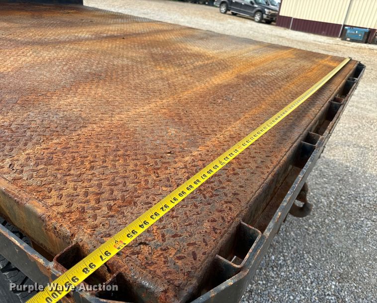 image for item EH6844 2002 International  4900 flatbed truck