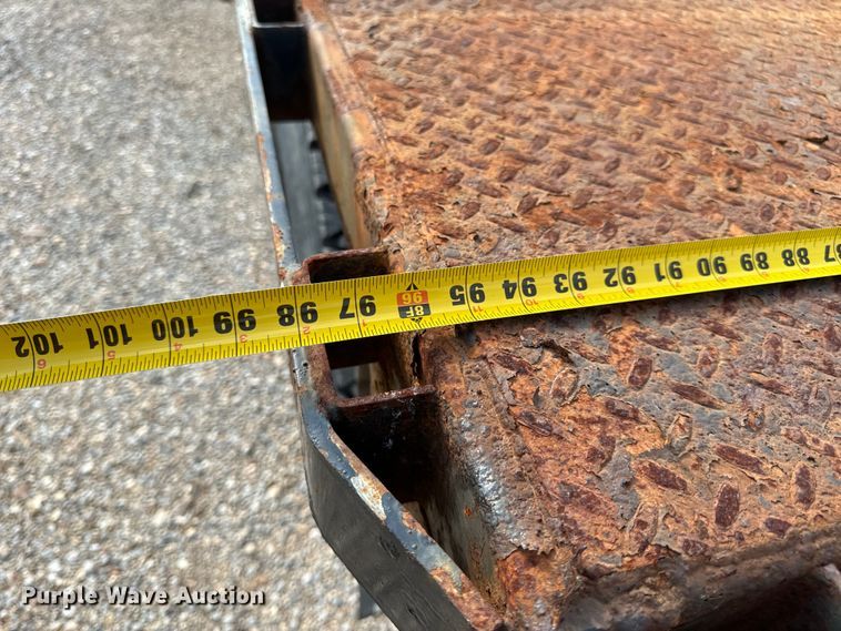 image for item EH6844 2002 International  4900 flatbed truck