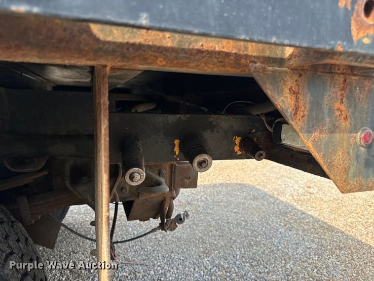 image for item EH6844 2002 International  4900 flatbed truck