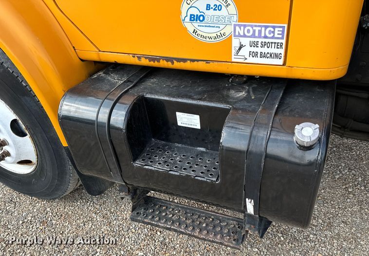 image for item EH6844 2002 International  4900 flatbed truck