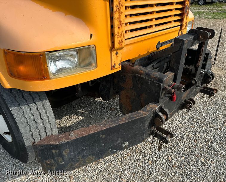 image for item EH6844 2002 International  4900 flatbed truck