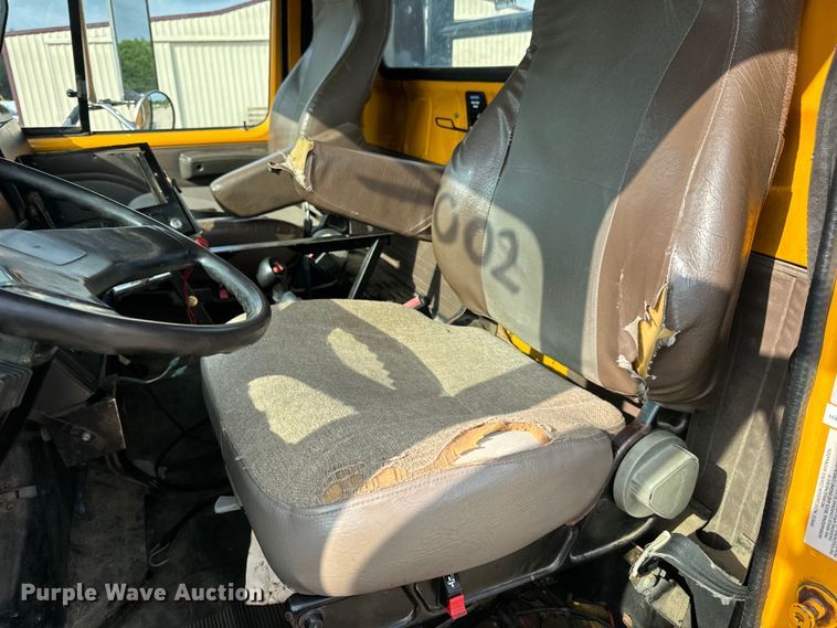 image for item EH6844 2002 International  4900 flatbed truck