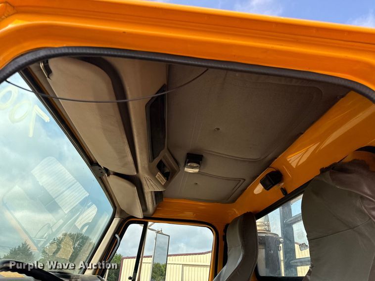 image for item EH6844 2002 International  4900 flatbed truck