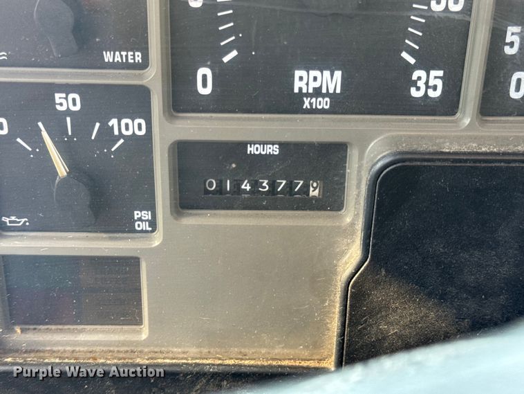 image for item EH6844 2002 International  4900 flatbed truck