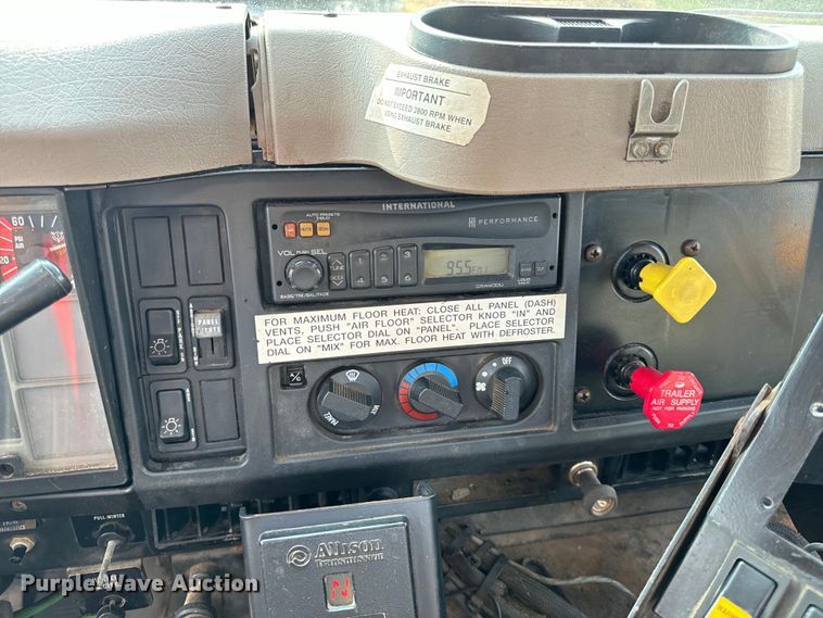 image for item EH6844 2002 International  4900 flatbed truck