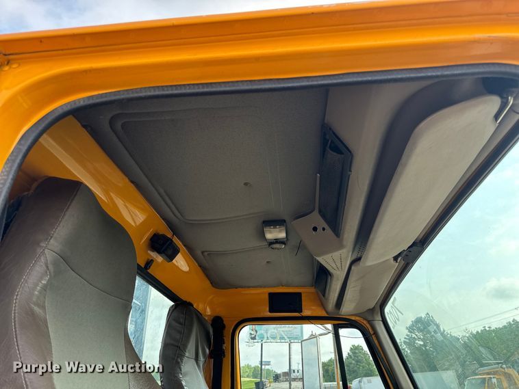 image for item EH6844 2002 International  4900 flatbed truck