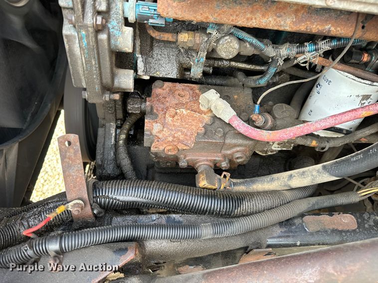 image for item EH6844 2002 International  4900 flatbed truck