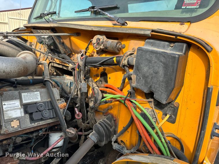 image for item EH6844 2002 International  4900 flatbed truck