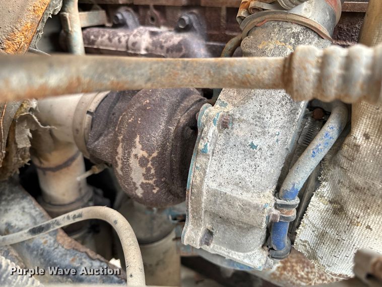 image for item EH6844 2002 International  4900 flatbed truck