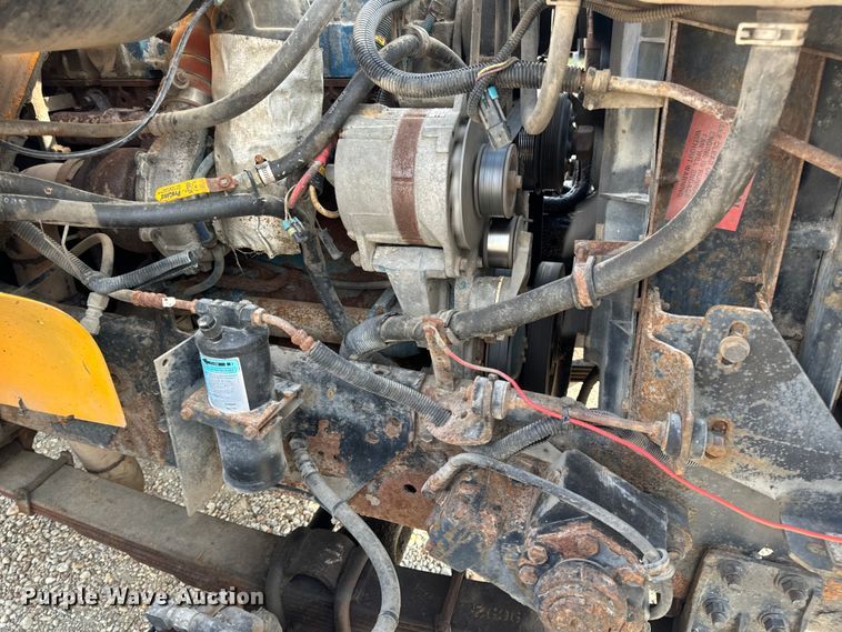 image for item EH6844 2002 International  4900 flatbed truck