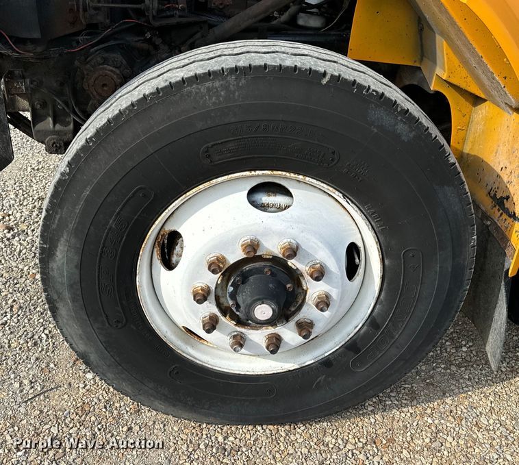 image for item EH6844 2002 International  4900 flatbed truck