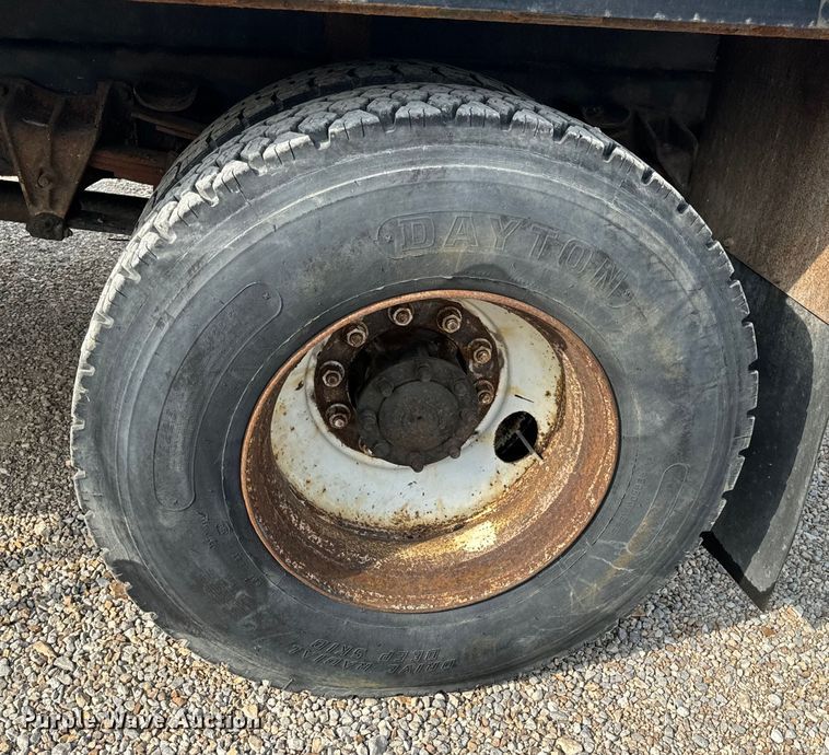 image for item EH6844 2002 International  4900 flatbed truck