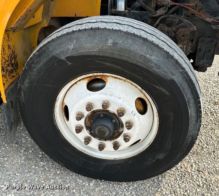 image for item EH6844 2002 International  4900 flatbed truck