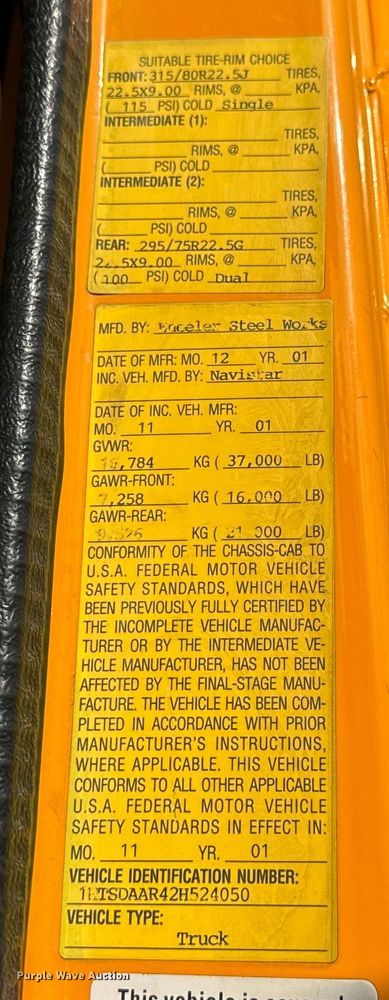 image for item EH6844 2002 International  4900 flatbed truck