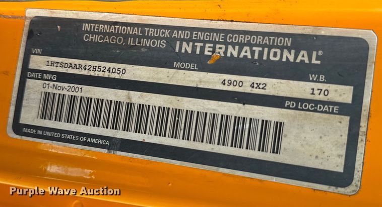 image for item EH6844 2002 International  4900 flatbed truck