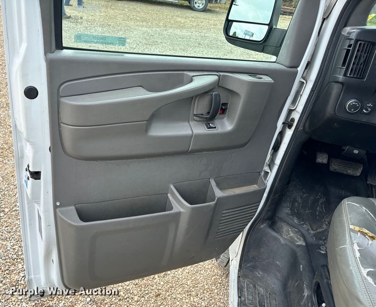 image for item EH6847 2015 Chevrolet  Express 3500 van