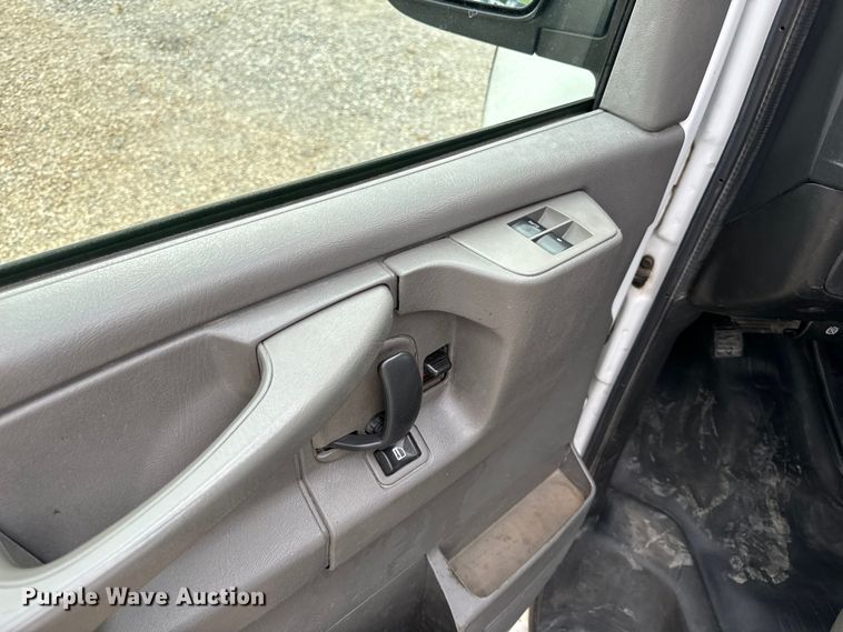 image for item EH6847 2015 Chevrolet  Express 3500 van