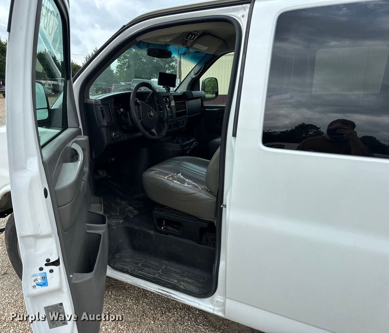 image for item EH6847 2015 Chevrolet  Express 3500 van