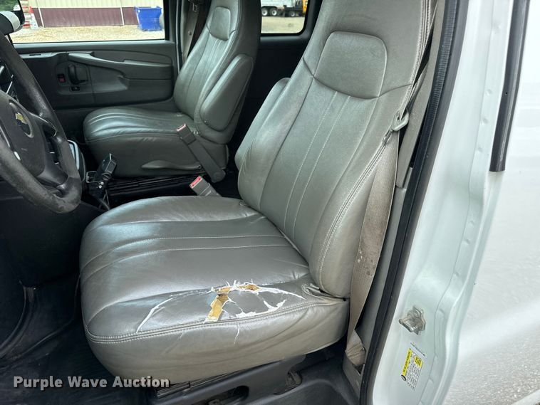 image for item EH6847 2015 Chevrolet  Express 3500 van