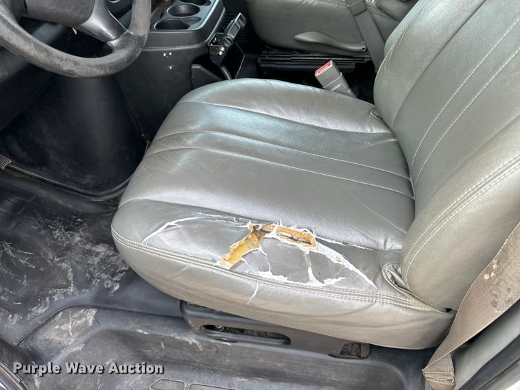 image for item EH6847 2015 Chevrolet  Express 3500 van