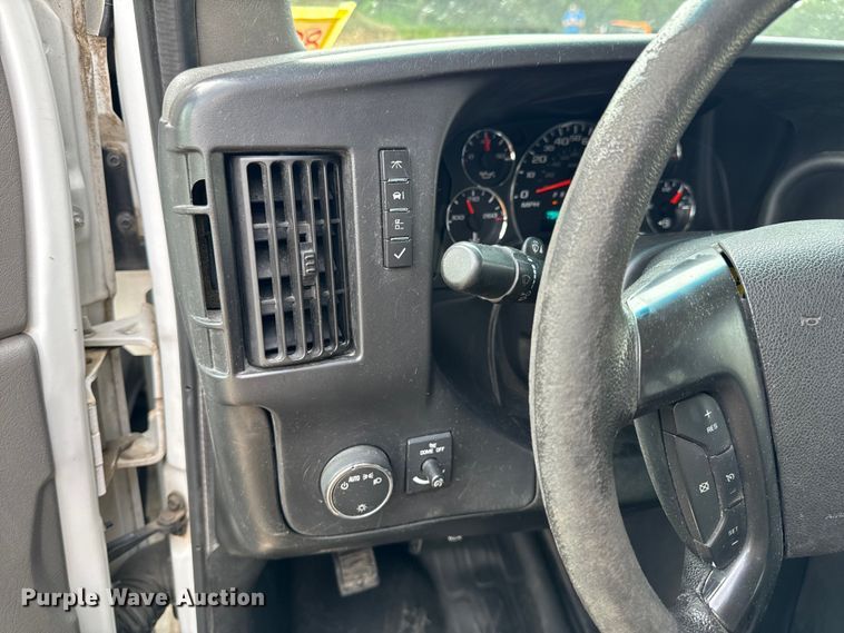 image for item EH6847 2015 Chevrolet  Express 3500 van