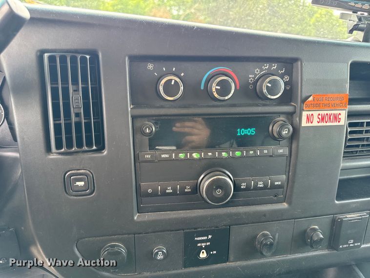 image for item EH6847 2015 Chevrolet  Express 3500 van