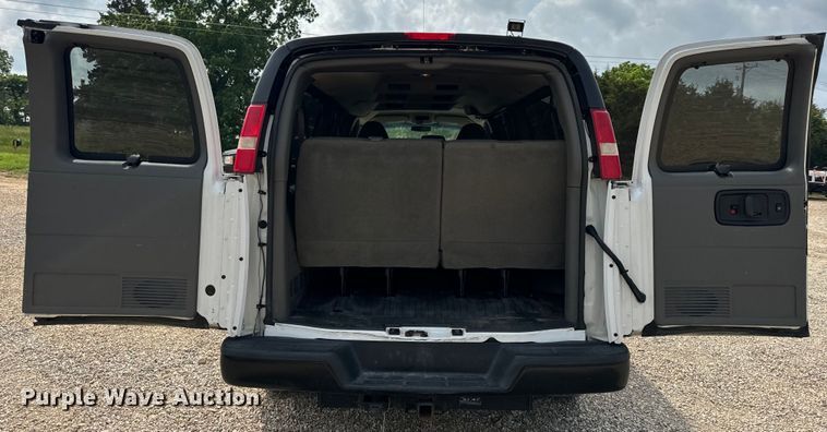 image for item EH6847 2015 Chevrolet  Express 3500 van