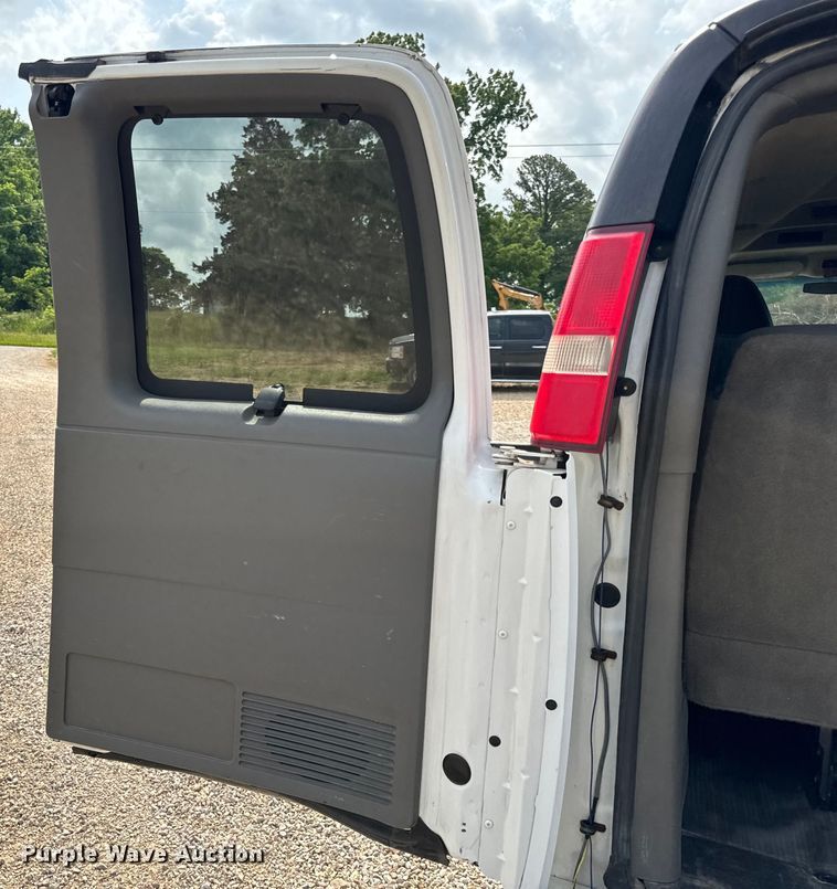 image for item EH6847 2015 Chevrolet  Express 3500 van