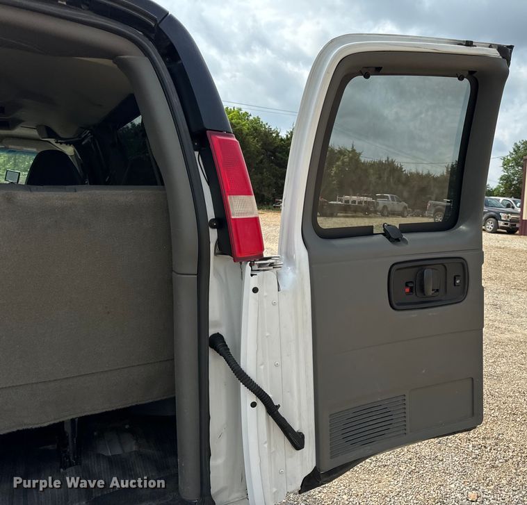 image for item EH6847 2015 Chevrolet  Express 3500 van