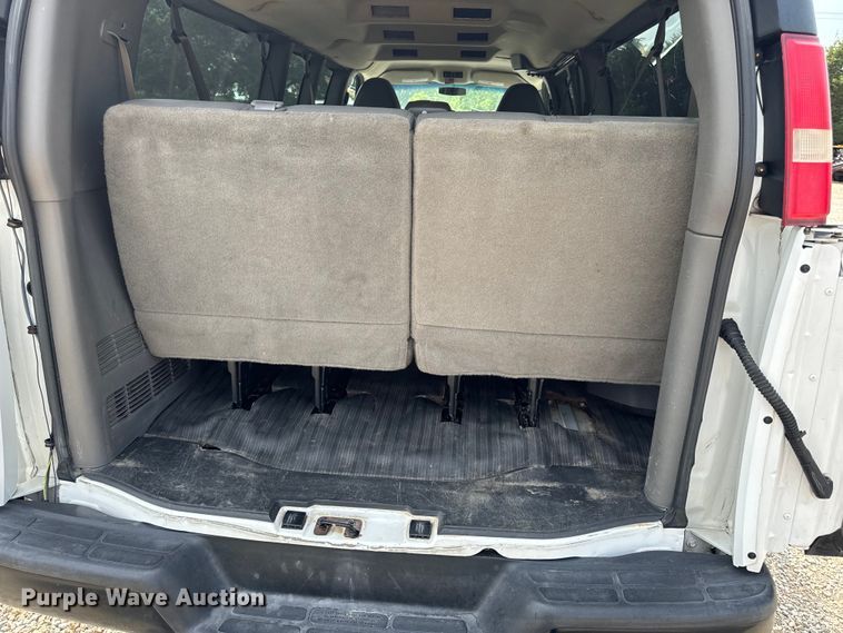 image for item EH6847 2015 Chevrolet  Express 3500 van