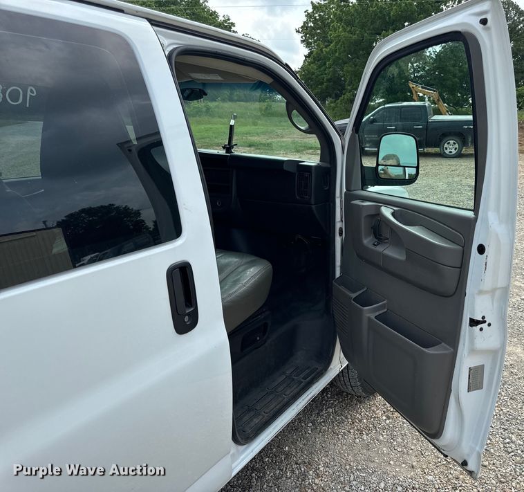 image for item EH6847 2015 Chevrolet  Express 3500 van