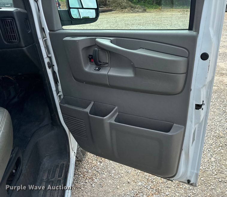 image for item EH6847 2015 Chevrolet  Express 3500 van